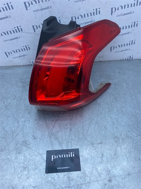 Pomili Fanaleria Peugeot 2008 fanale posteriore esterno S002