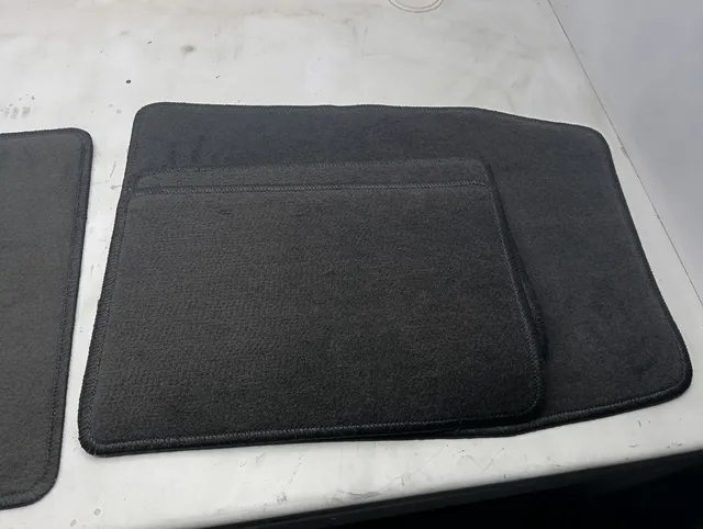 Pomili Rivestimenti interni e parti interne kit tappetini auto nuovo