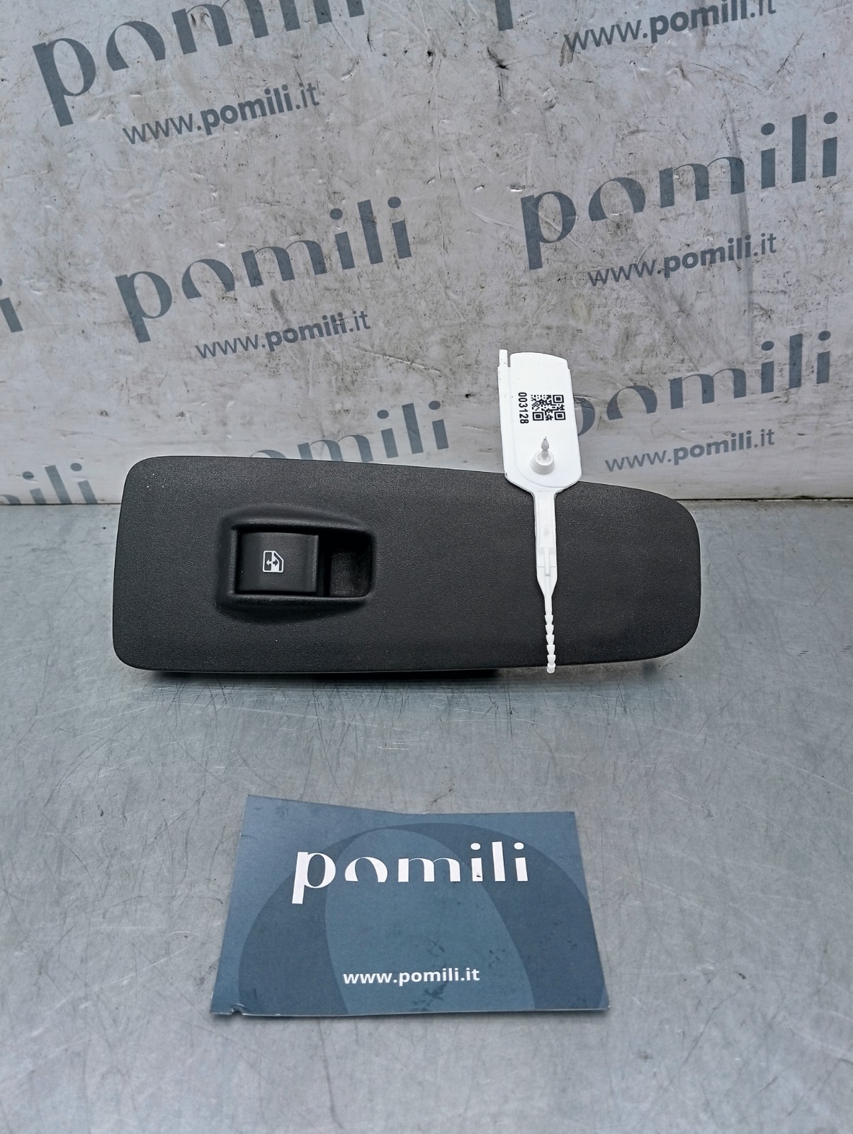 Pomili Rivestimenti interni e parti interne Pulsantiera alzacristalli anteriore destra Fiat Ducato 07355329060 usata