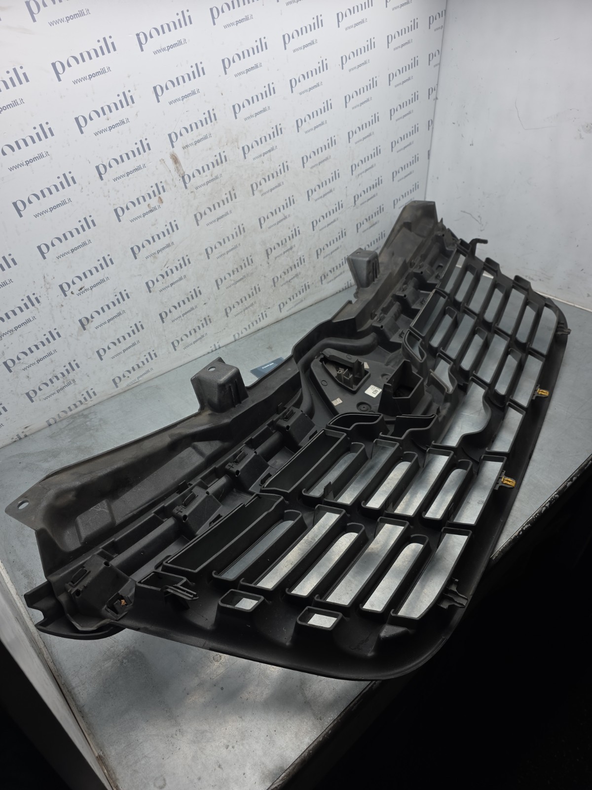 Pomili Motore e cambio con supporti Renault Master III 623102803R griglia radiatore usata