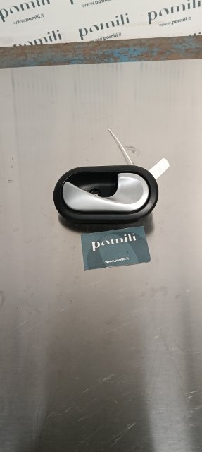 Pomili Rivestimenti interni e parti interne Maniglia int. apertura porta ant. DX DACIA DUSTER (03/10>12/13<) usata