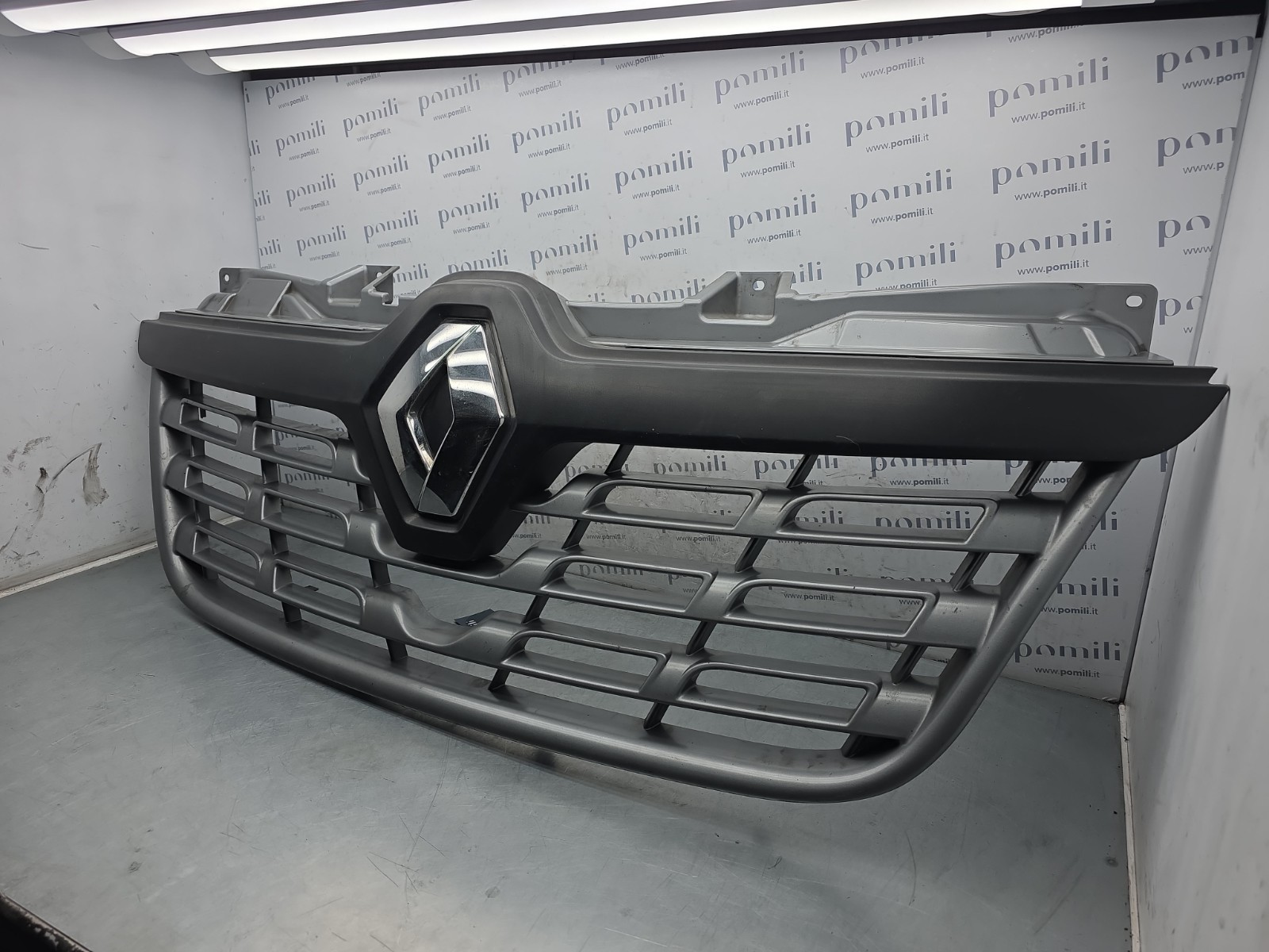 Pomili Motore e cambio con supporti Renault Master III 623102803R griglia radiatore usata