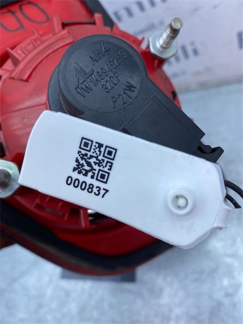 Pomili Fanaleria Fanale post. parte int. S002 Volkswagen Passat (3C) (02/05>12/10<) usato