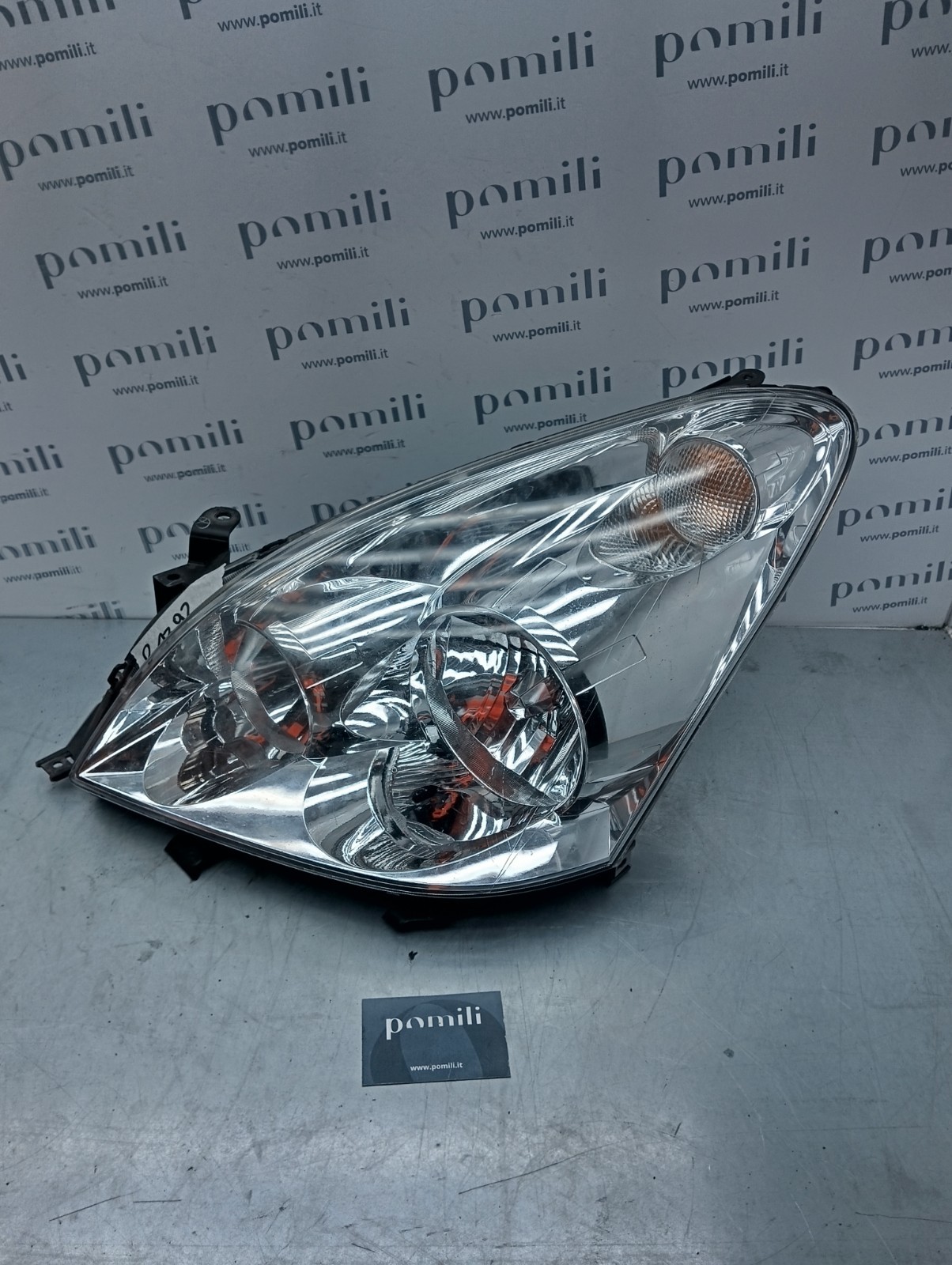 Pomili Fanaleria Faro anteriore destro Toyota Corolla Verso (2ª serie 2004-09) 7357230400 usato