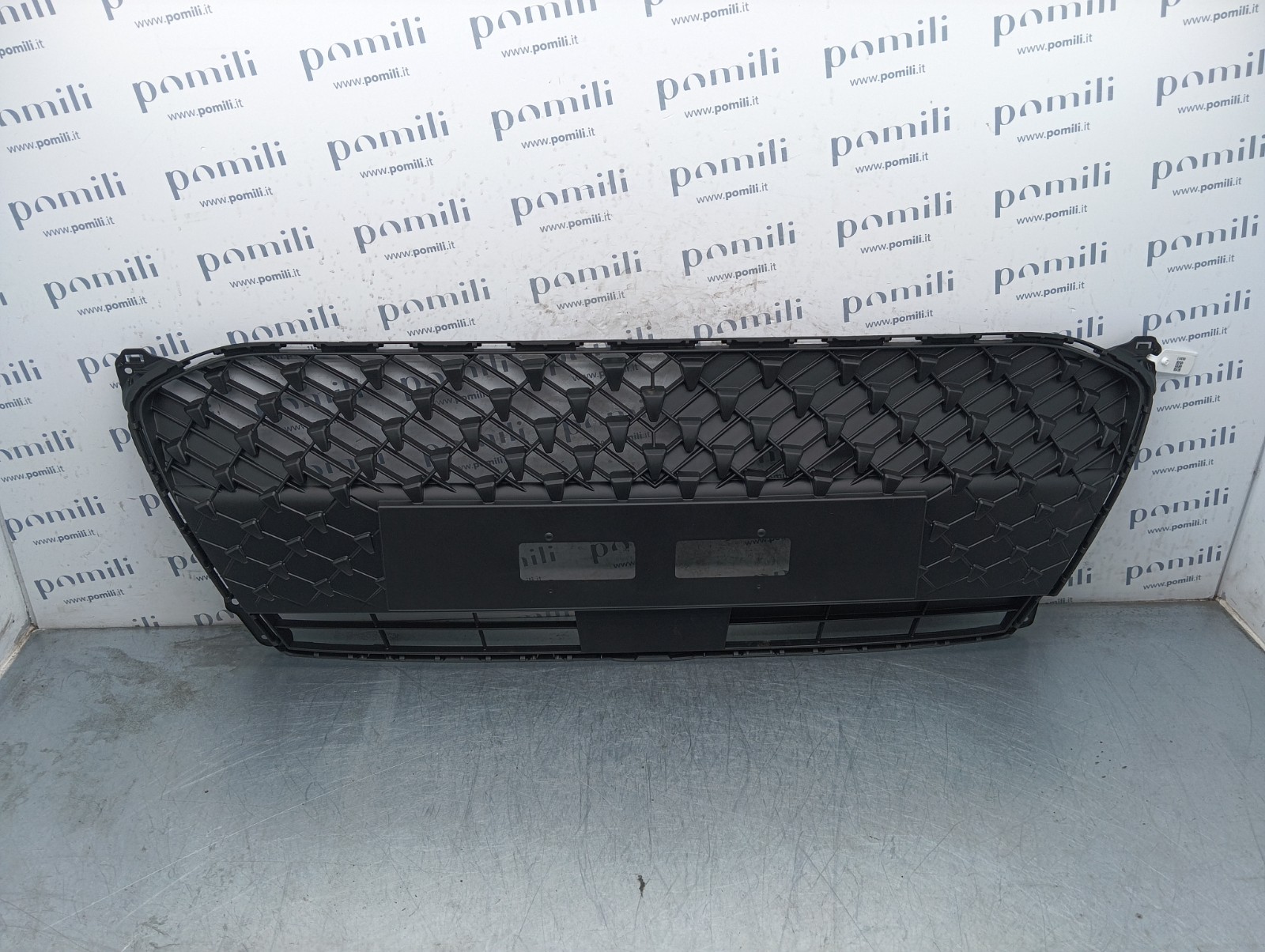Pomili Lamierati esterni Toyota Aygo X griglia paraurti 53111-0H030 usata