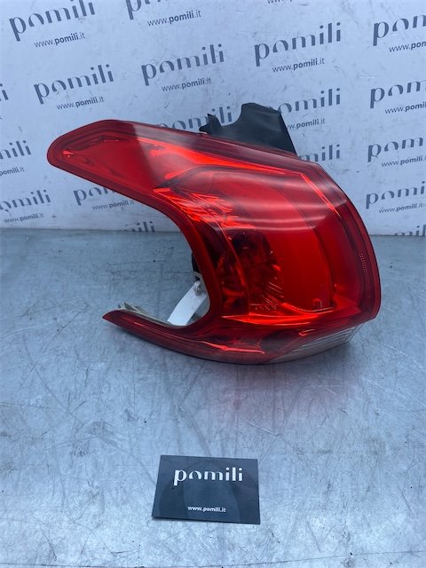 Pomili Fanaleria Peugeot 2008 S001 fanale posteriore esterno