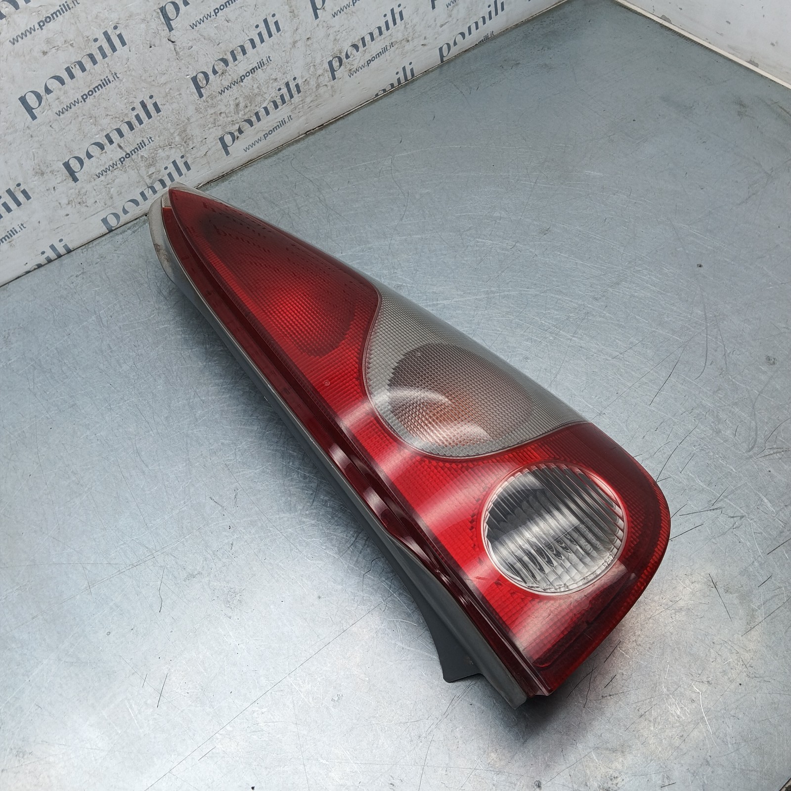 Pomili Fanaleria Toyota Yaris Verso fanale posteriore destro usato