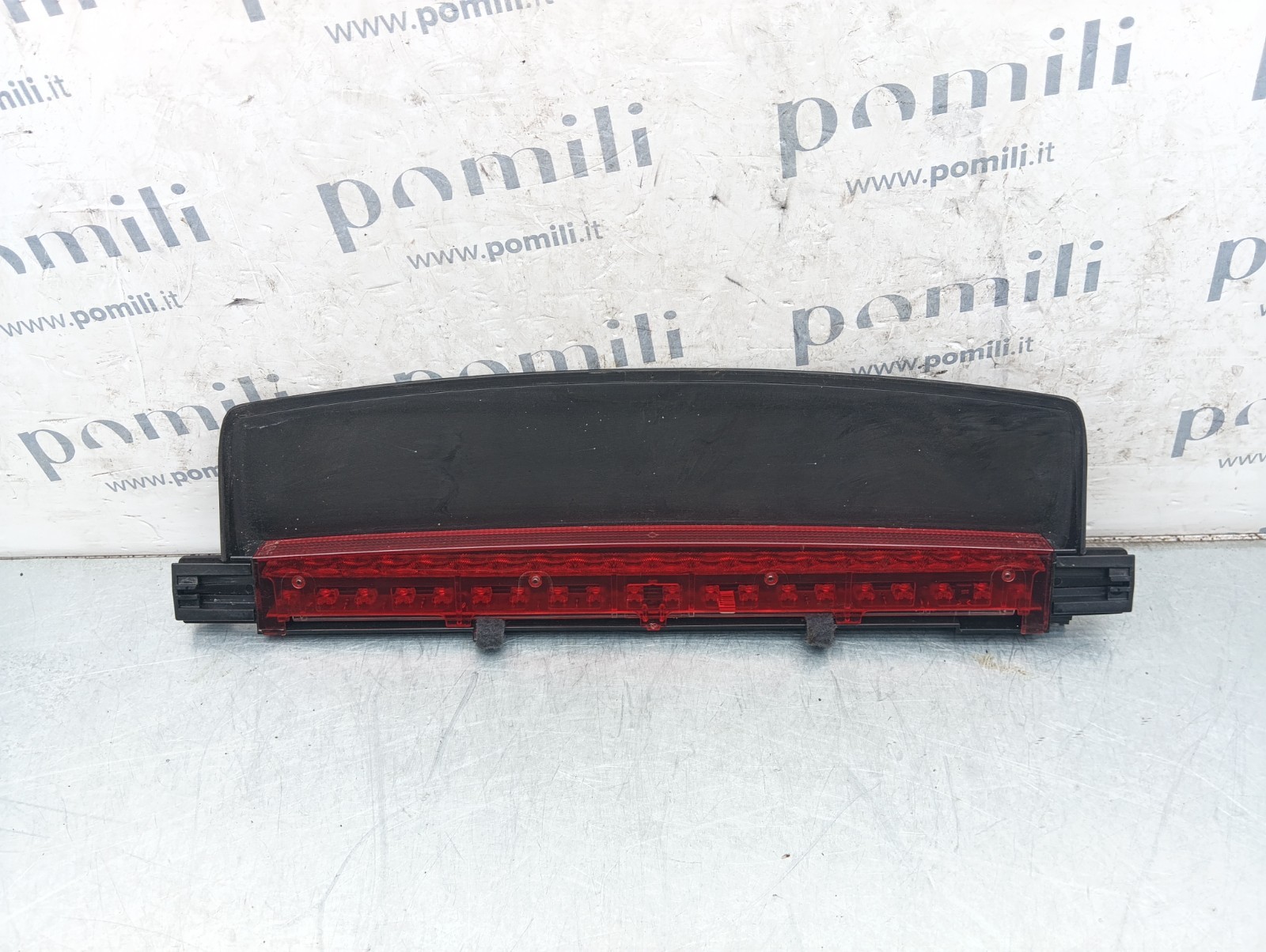 Pomili Fanaleria Terzo Stop Fanale centrale Audi A6 Avant 4F5945097 usato