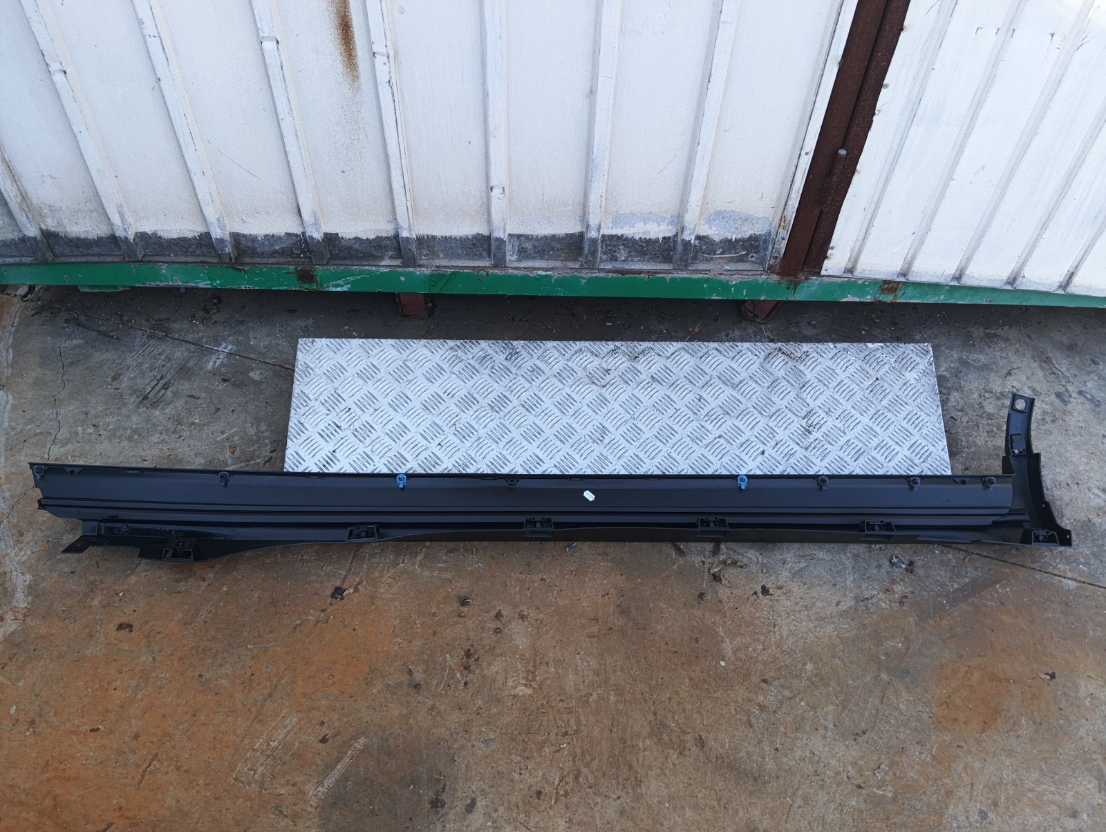 Pomili Lamierati esterni Ford Kuga III LV4B-S10154-A minigonna laterale destra nuova
