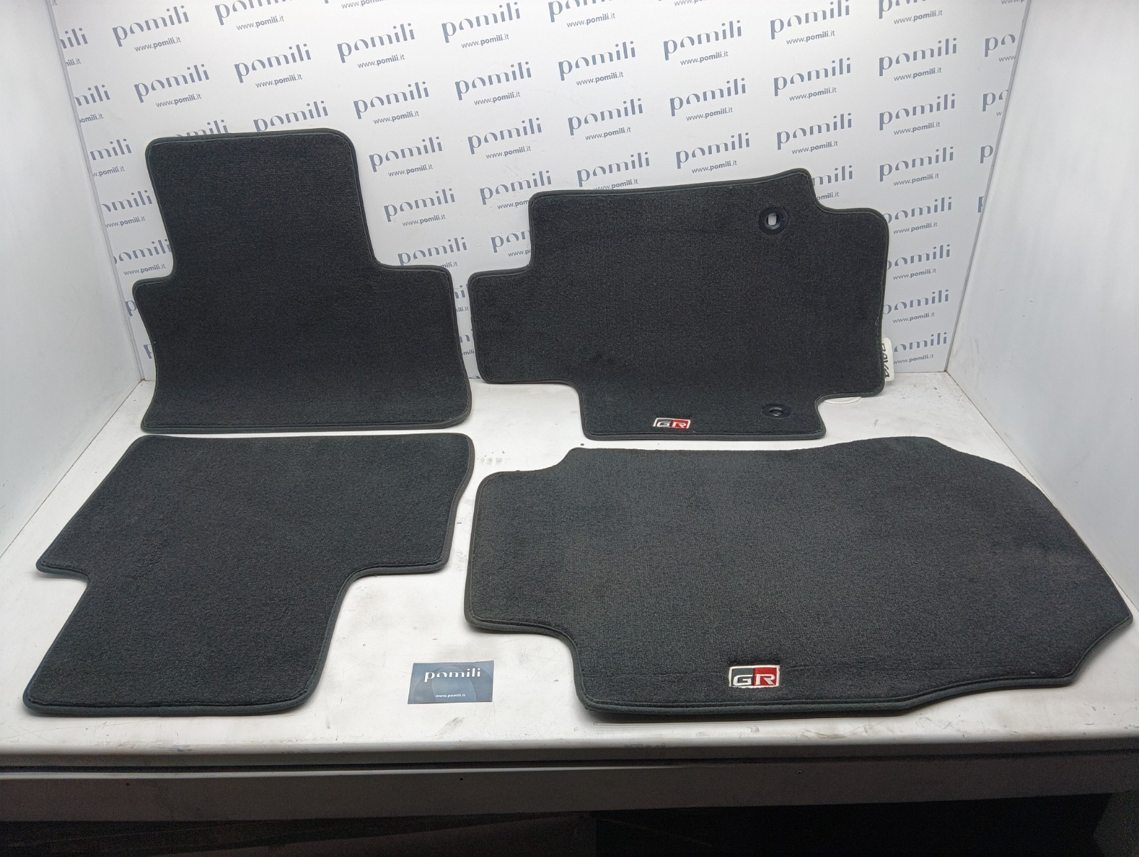 Pomili Rivestimenti interni e parti interne Kit tappetini Toyota RAV-4 GR PW210-42061 originale
