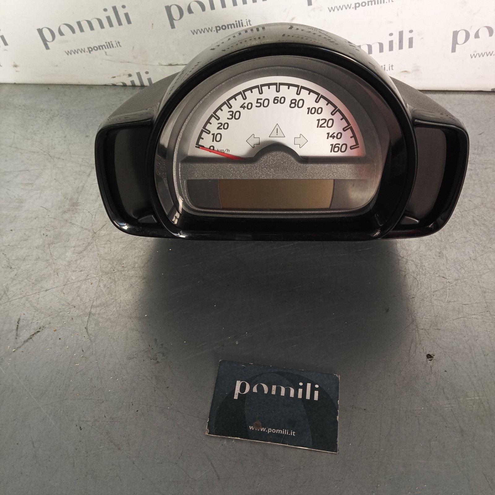Pomili Rivestimenti interni e parti interne A4519009800/001 cruscotto contachilometri usato