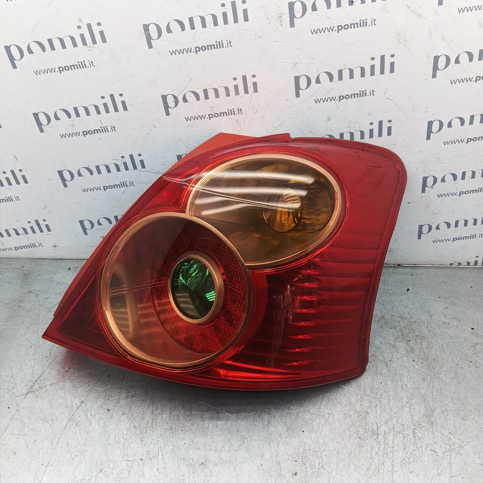 Pomili Fanaleria Toyota Yaris Sport II fanale posteriore destro 81561-52500 usato