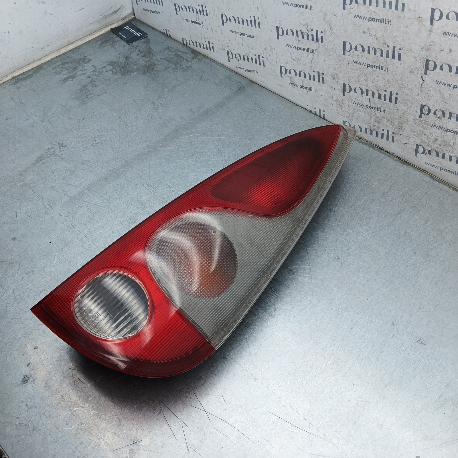 Pomili Fanaleria Toyota Yaris Verso fanale posteriore destro usato