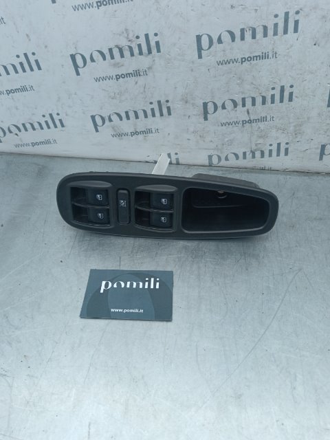 Pomili Lamierati esterni Fiat 500L (73) pulsante portello posteriore