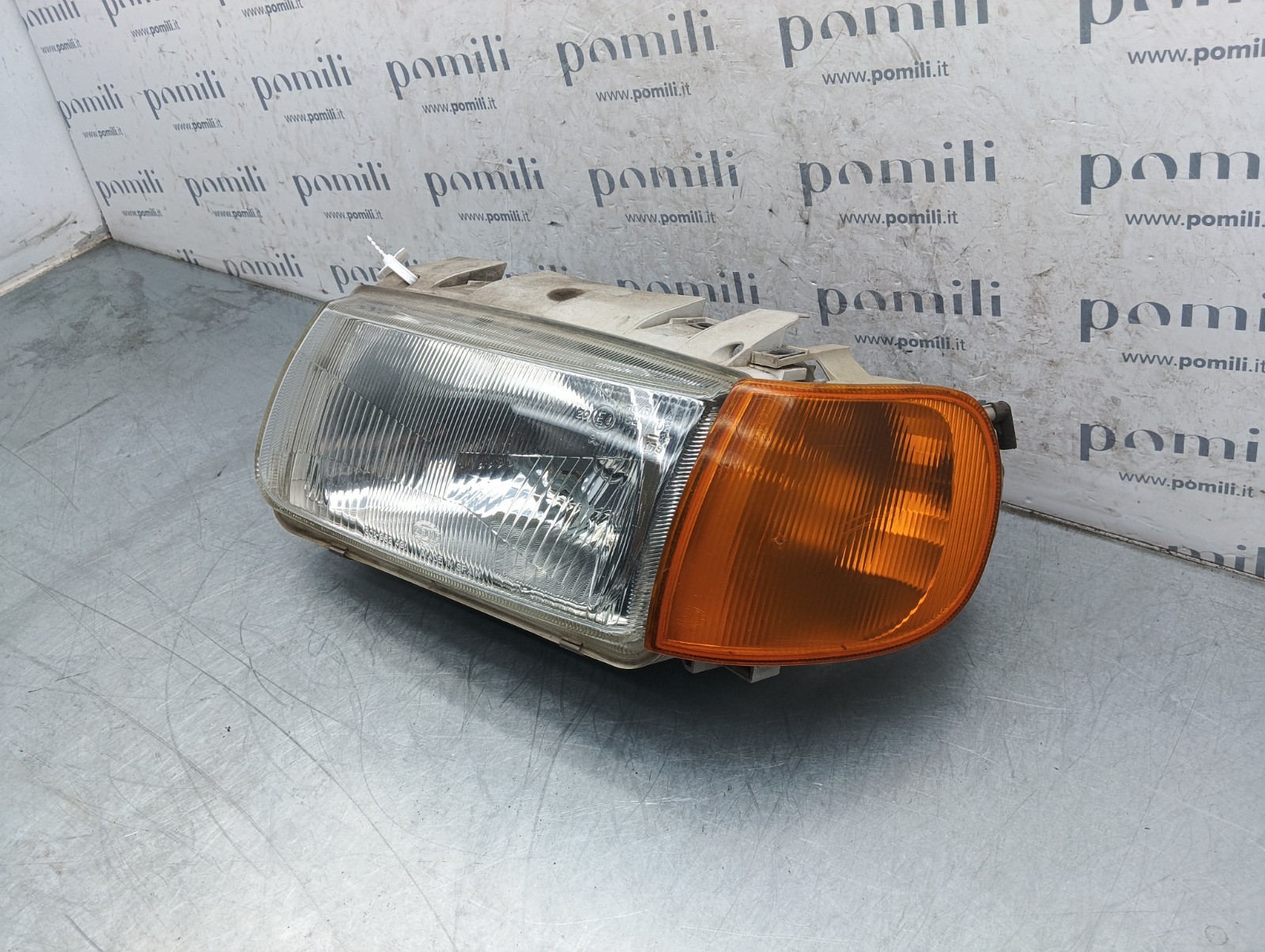 Pomili Fanaleria Volkswagen Polo III faro anteriore sinistro con freccia usato