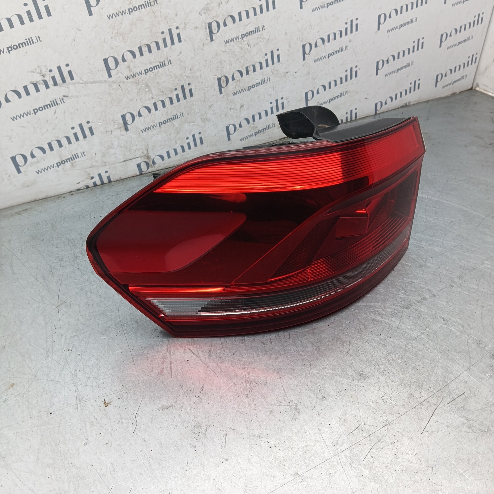 Pomili Fanaleria Fanale posteriore sinistro Volkswagen Touran L90084783 usato