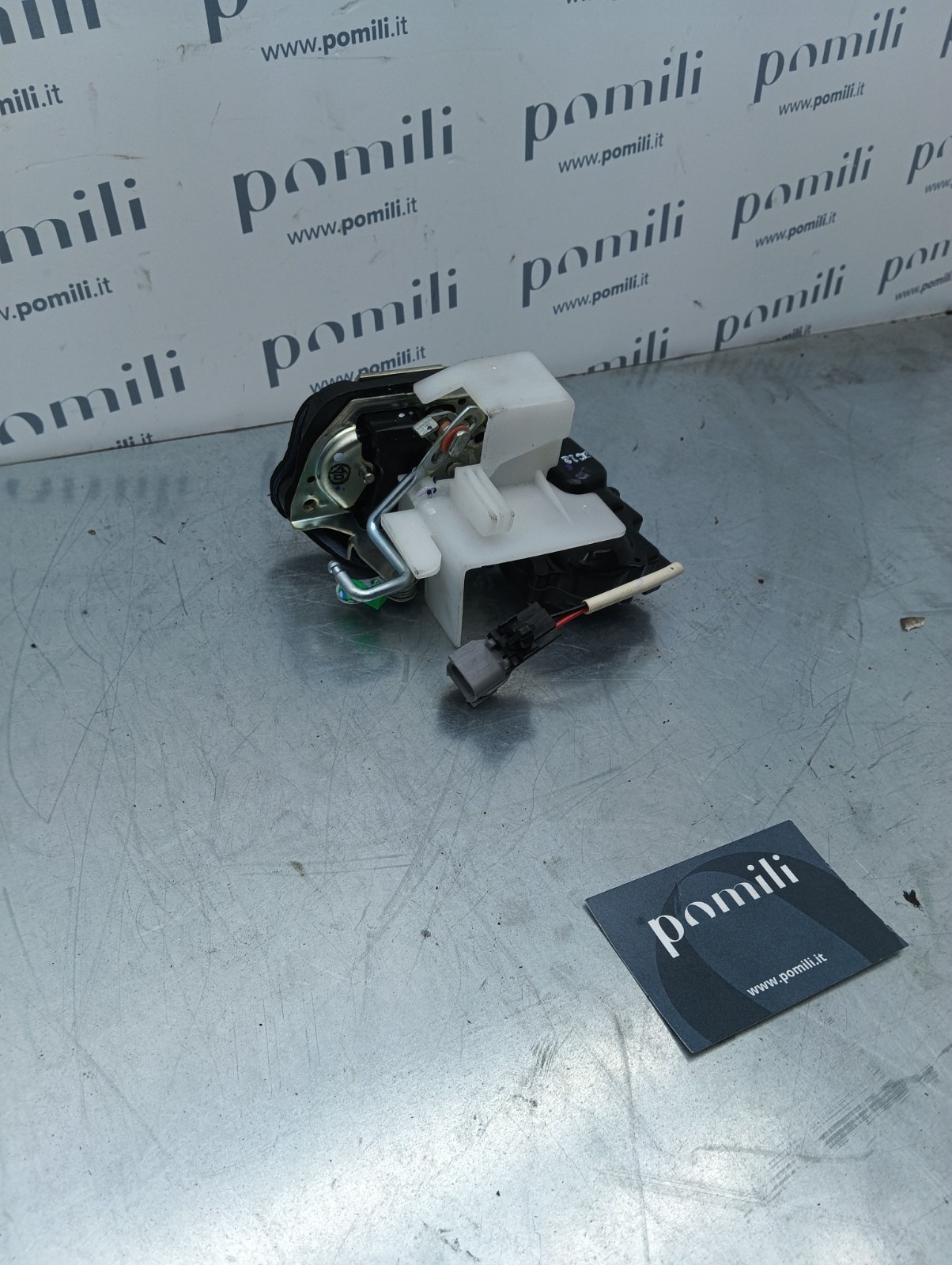 Pomili Lamierati esterni Serratura portiera posteriore sinistra Toyota RAV4 69060-42011 nuova