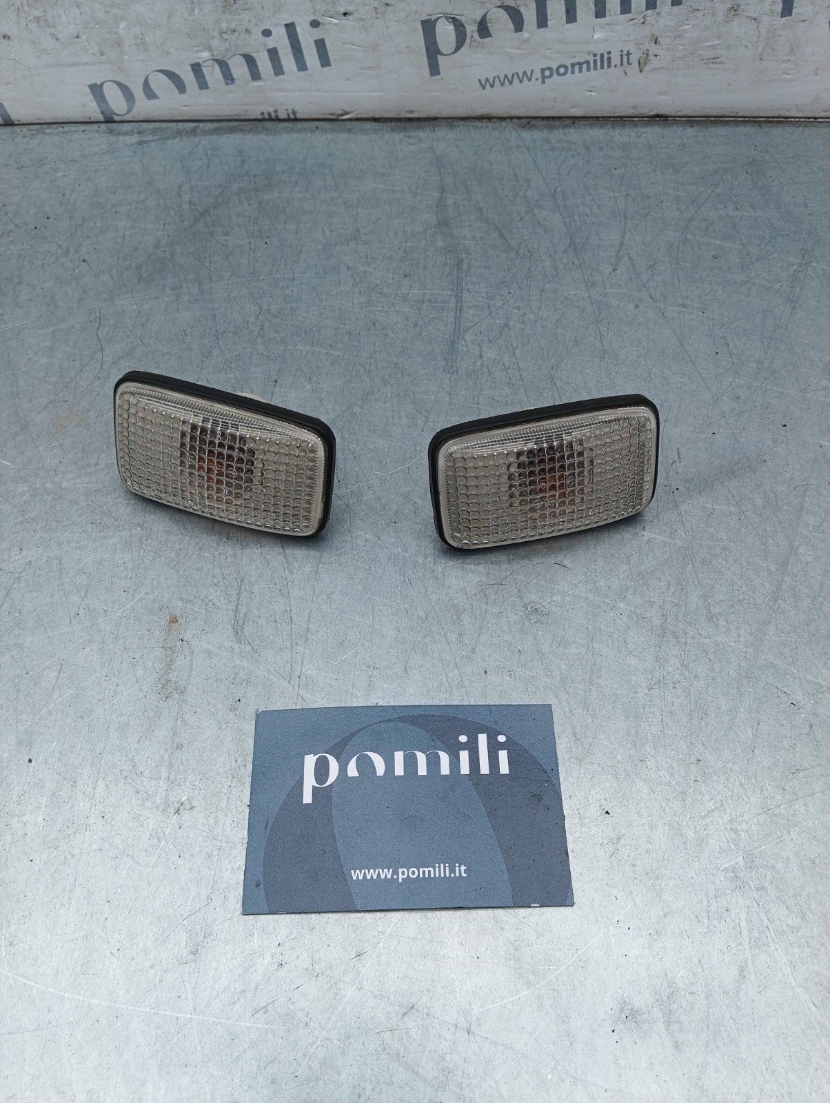 Pomili Fanaleria Nissan X-Trail set 2 frecce anteriori parafango 019525 usate