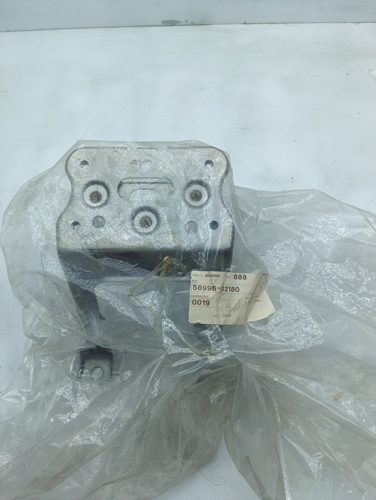 Pomili Rivestimenti interni e parti interne Supporto scatola console centrale TOYOTA 58996-02180 supporto console OEM