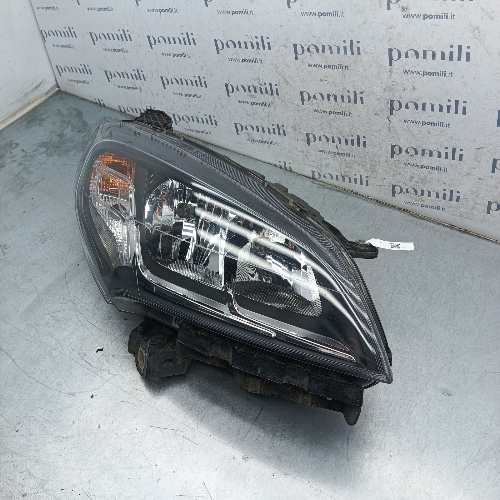 Pomili Fanaleria Fiat Doblò II 10490748 faro anteriore destro usato