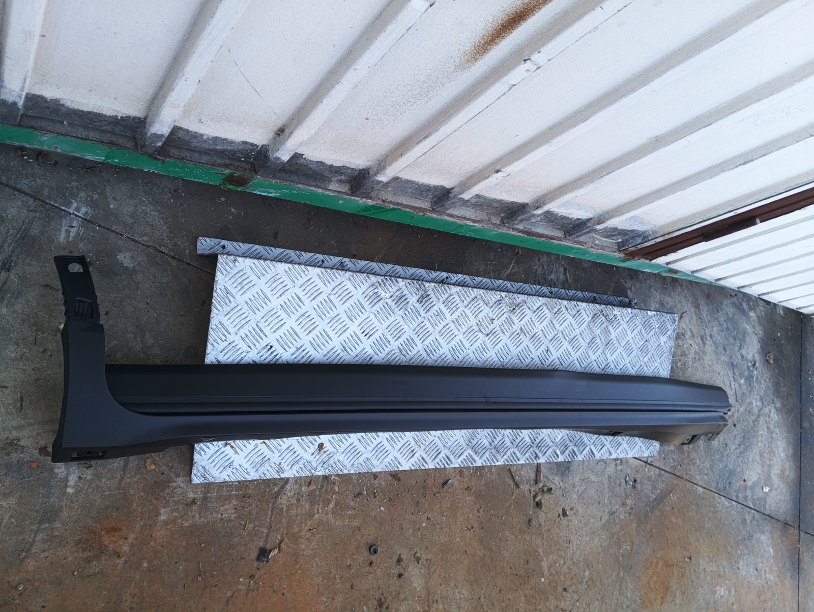 Pomili Lamierati esterni Ford Kuga III LV4B-S10154-A minigonna laterale destra nuova
