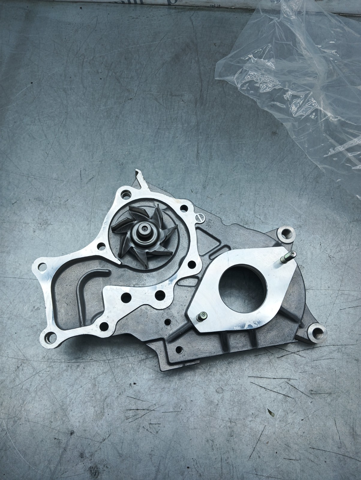 Pomili Motore e cambio con supporti Pompa dell’acqua Toyota Corolla/Avensis/RAV4 16100-29185 nuova