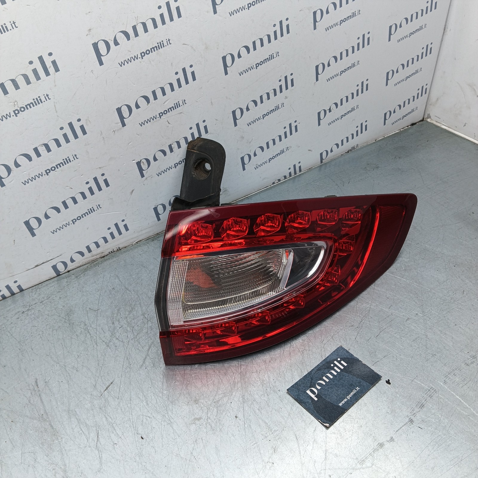Pomili Fanaleria fanale posteriore Ford Mondeo Turnier 21050203 destro