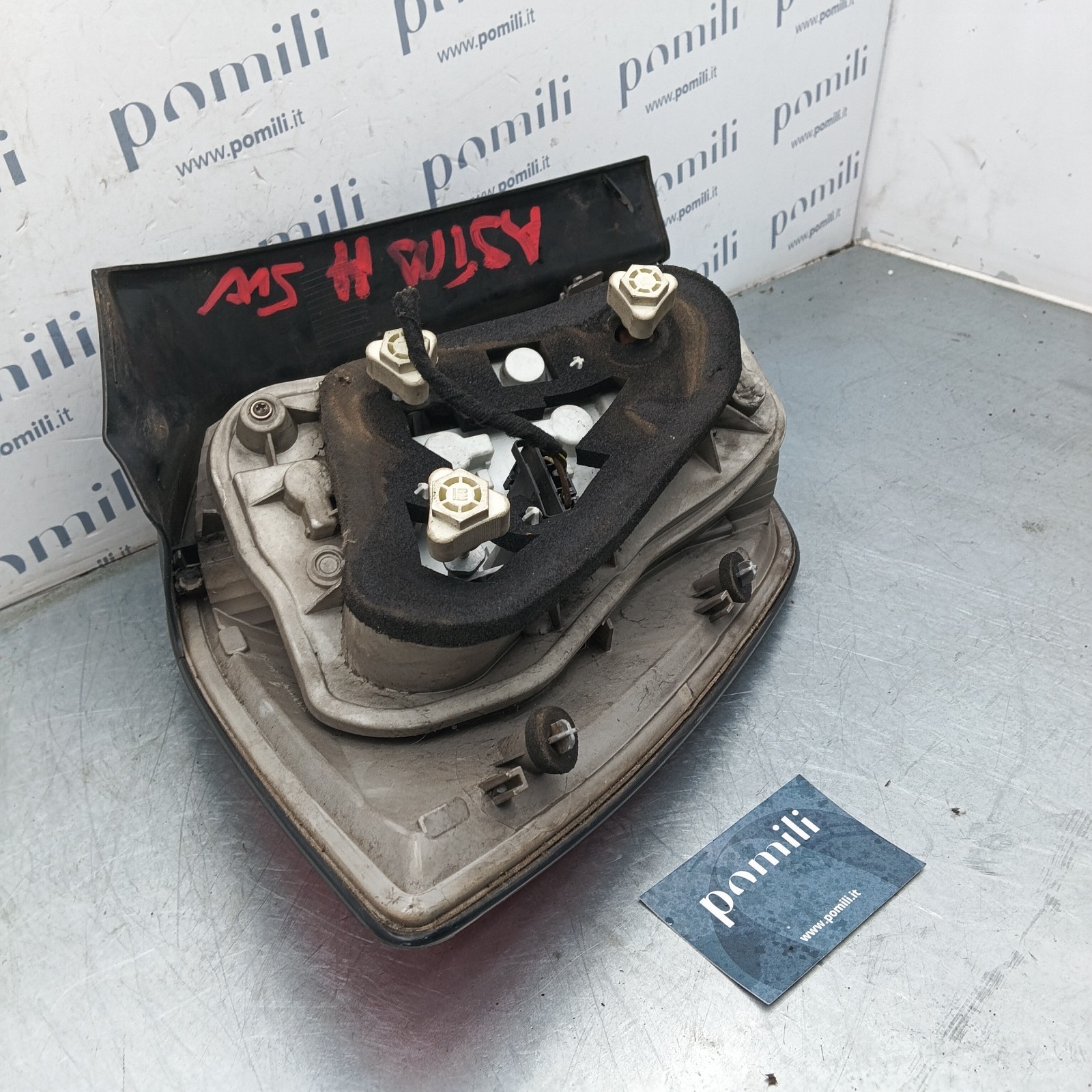 Pomili Fanaleria Opel Astra H SW fanale posteriore destro usato 24451840