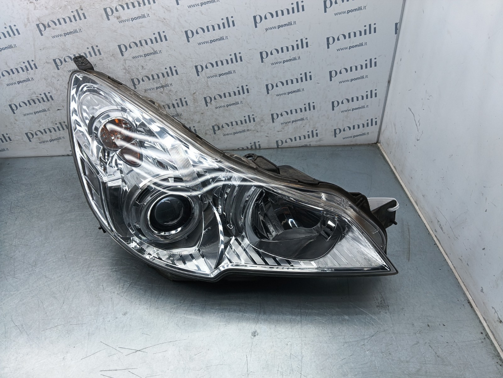 Pomili Fanaleria Subaru Outback/Legacy 10020061 faro anteriore destro usato