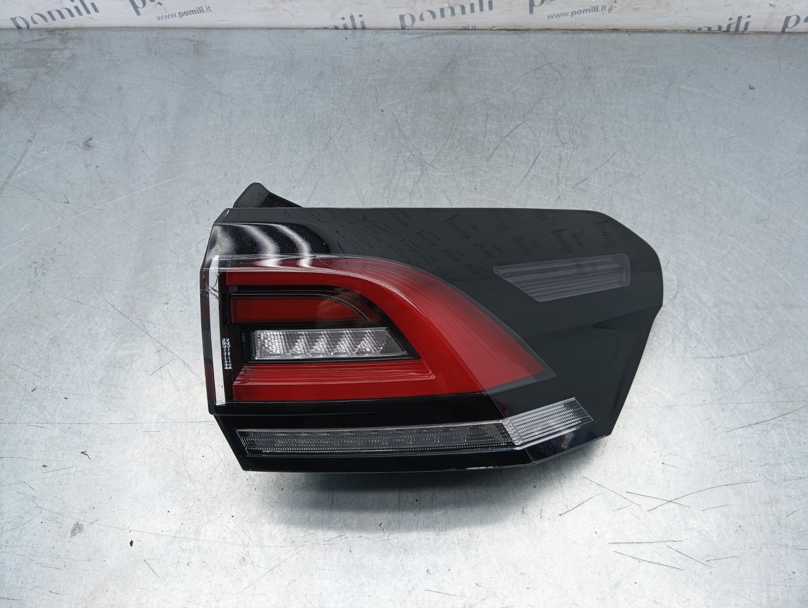 Pomili Fanaleria Volkswagen Taigo fanale posteriore destro crepato