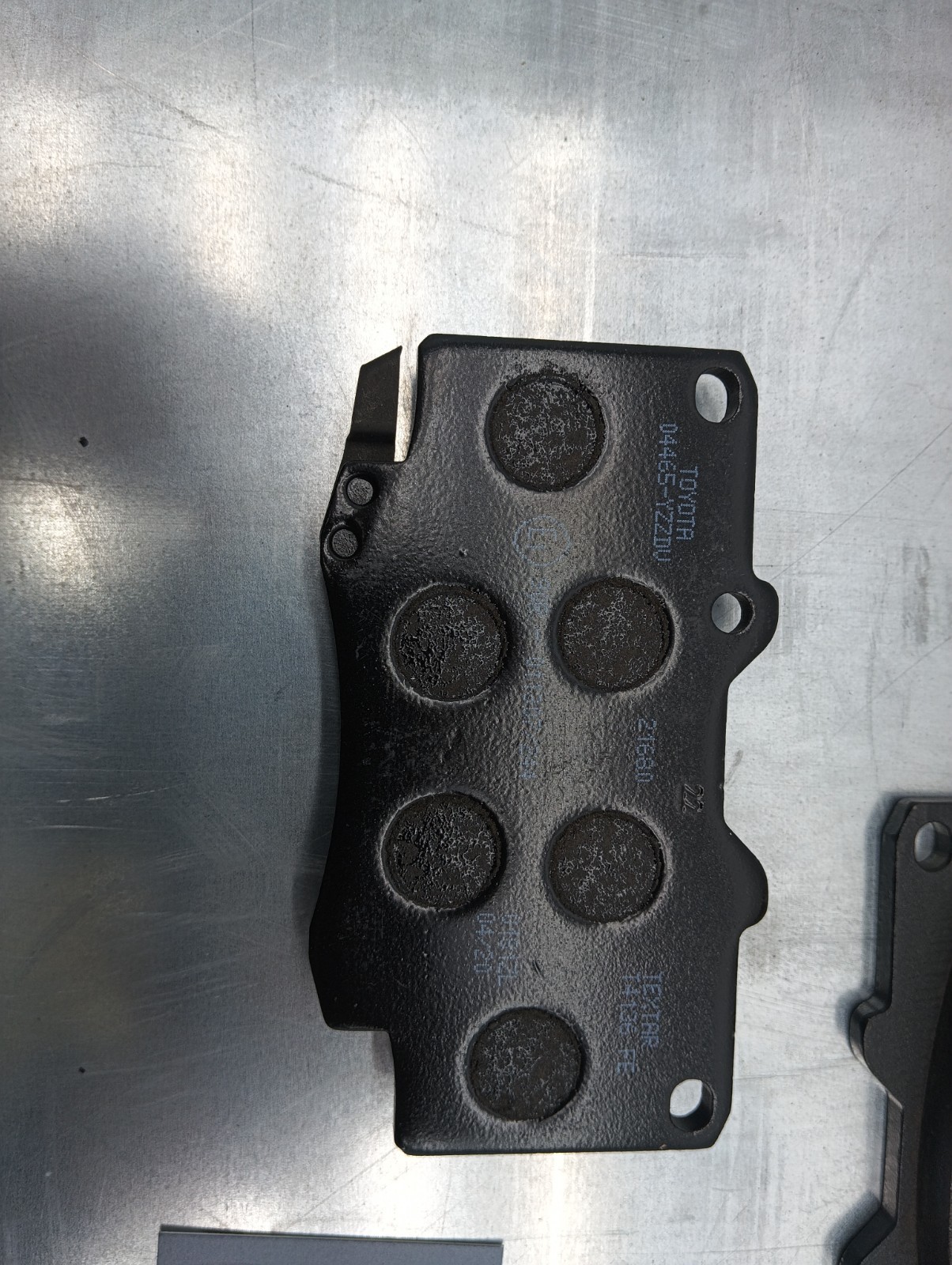 Pomili Freni e ricambi Toyota Hilux Fortuner kit pastiglie freni nuovo
