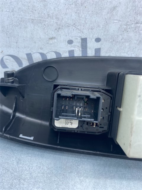 Pomili Rivestimenti interni e parti interne blocco comandi alzacristalli Fiat Sedici 3B 02/06-11/11