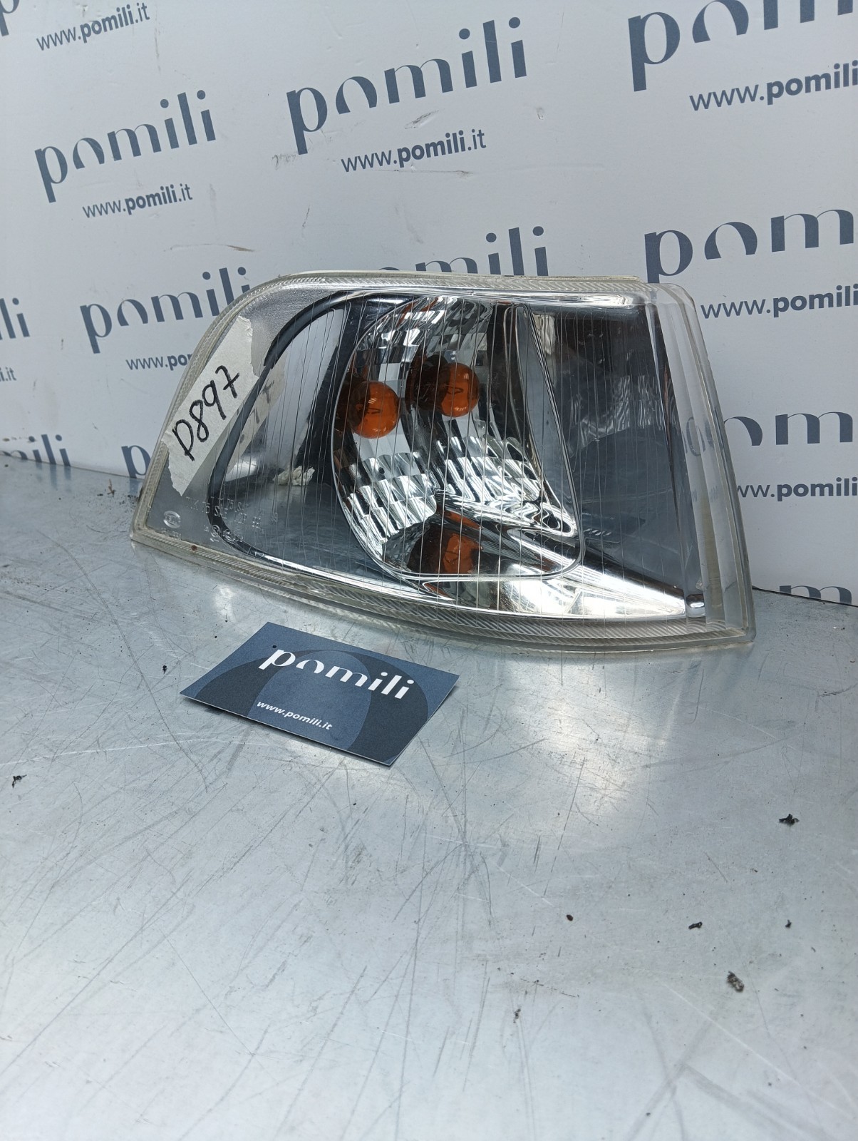 Pomili Fanaleria Freccia anteriore sinistra Volvo V40 (1995-2004) TVK75SAEI2P99 usata