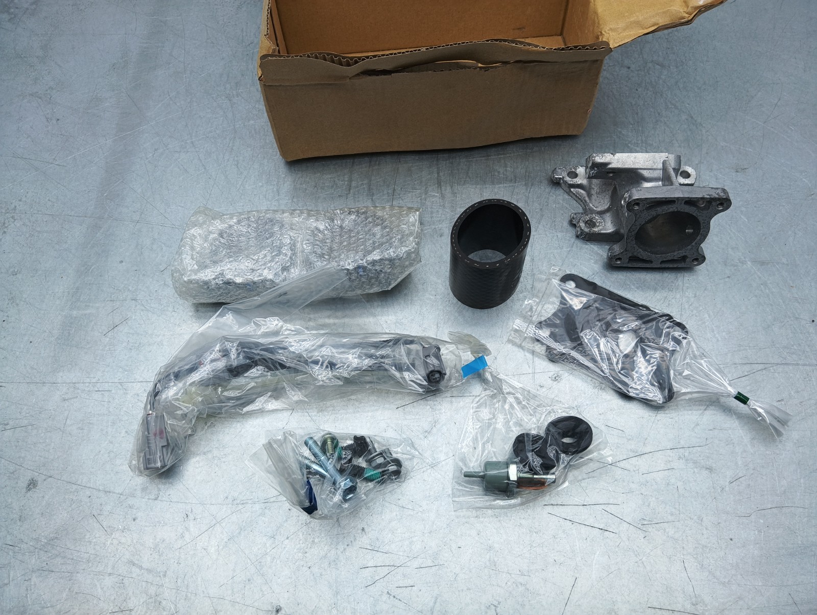 Pomili Motore e cambio con supporti Lexus LX 04004-57133 kit intercooler