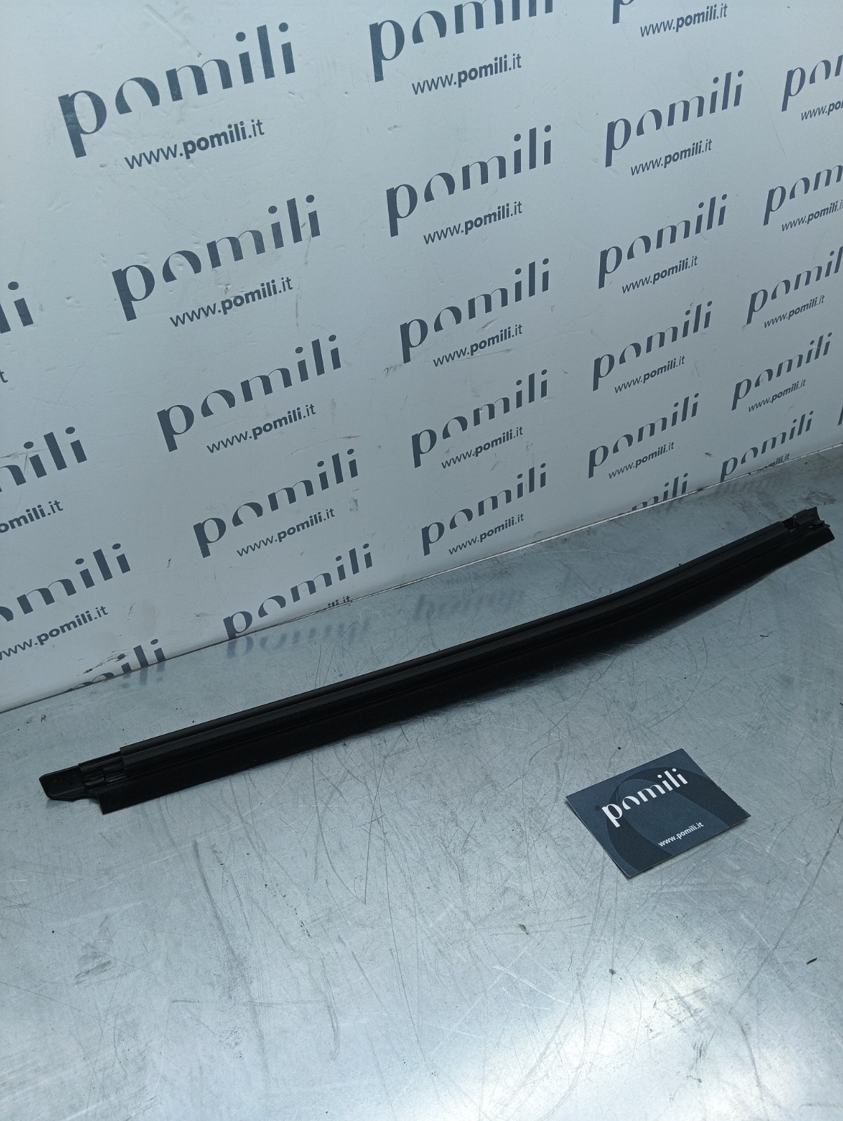 Pomili Lamierati esterni Guarnizione vetro porta posteriore Toyota Yaris prima serie destra 68180-52020 nuova