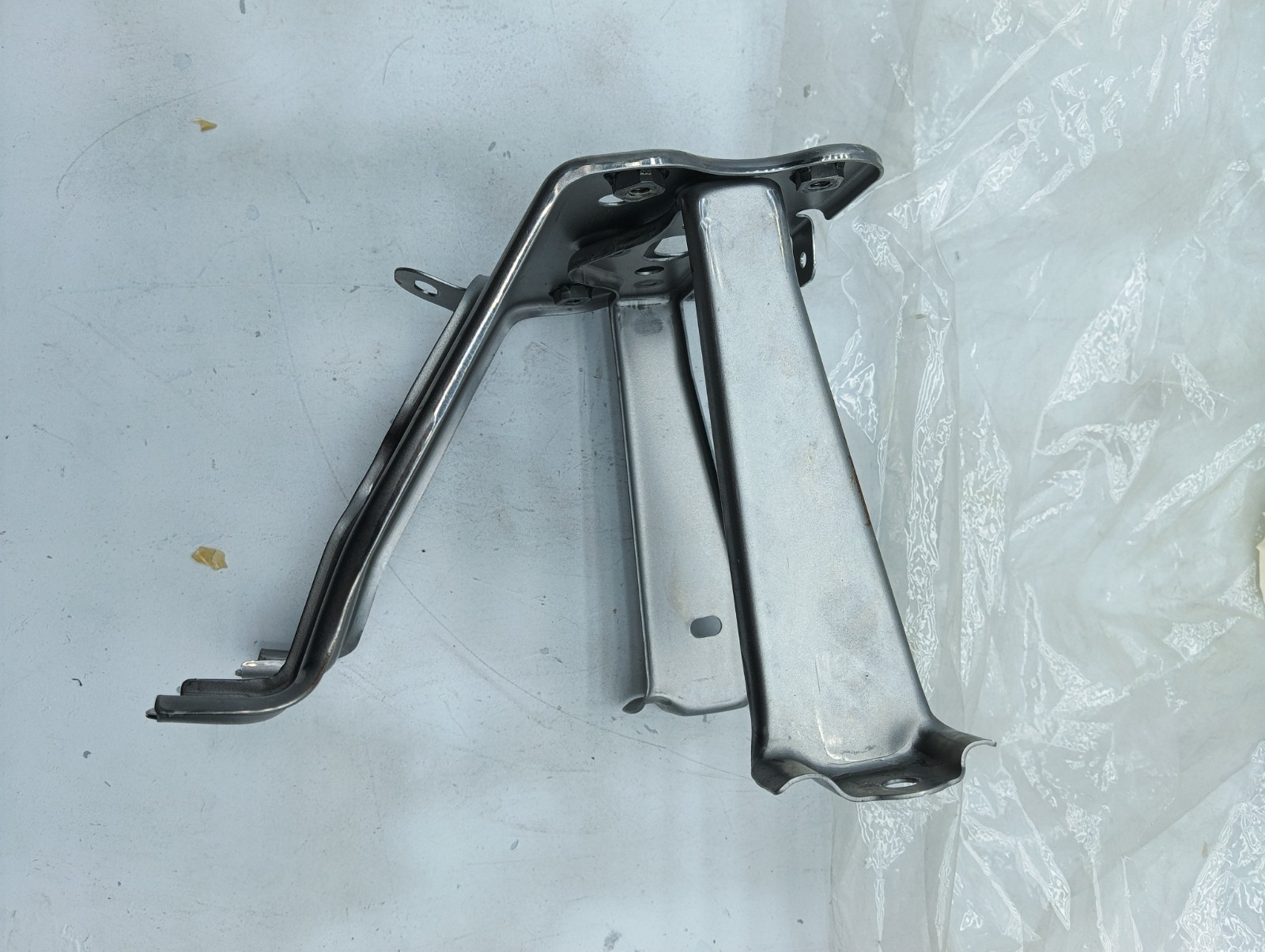 Pomili Rivestimenti interni e parti interne Supporto scatola console centrale TOYOTA 58996-02180 supporto console OEM