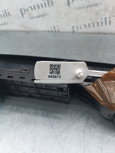Pomili Rivestimenti interni e parti interne Renault Megane 3a Serie blocco comandi alzacristalli e retrovisori