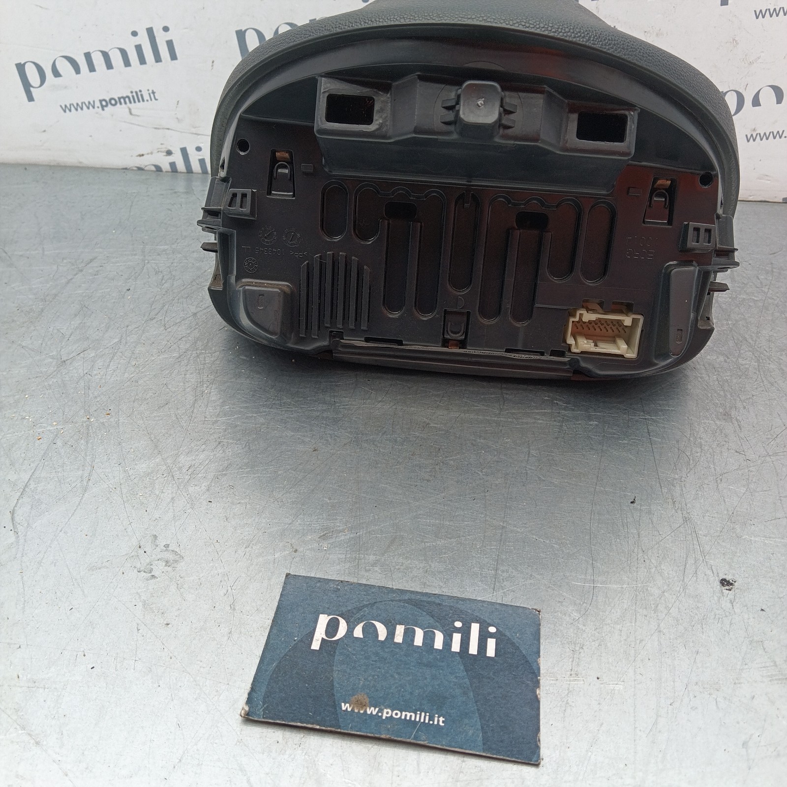 Pomili Rivestimenti interni e parti interne A4519009800/001 cruscotto contachilometri usato