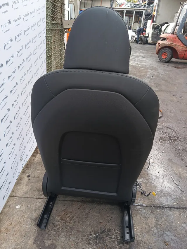 Pomili Rivestimenti interni e parti interne Set 4 sedili in pelle Tesla Model Y 164380691-B set completo usato