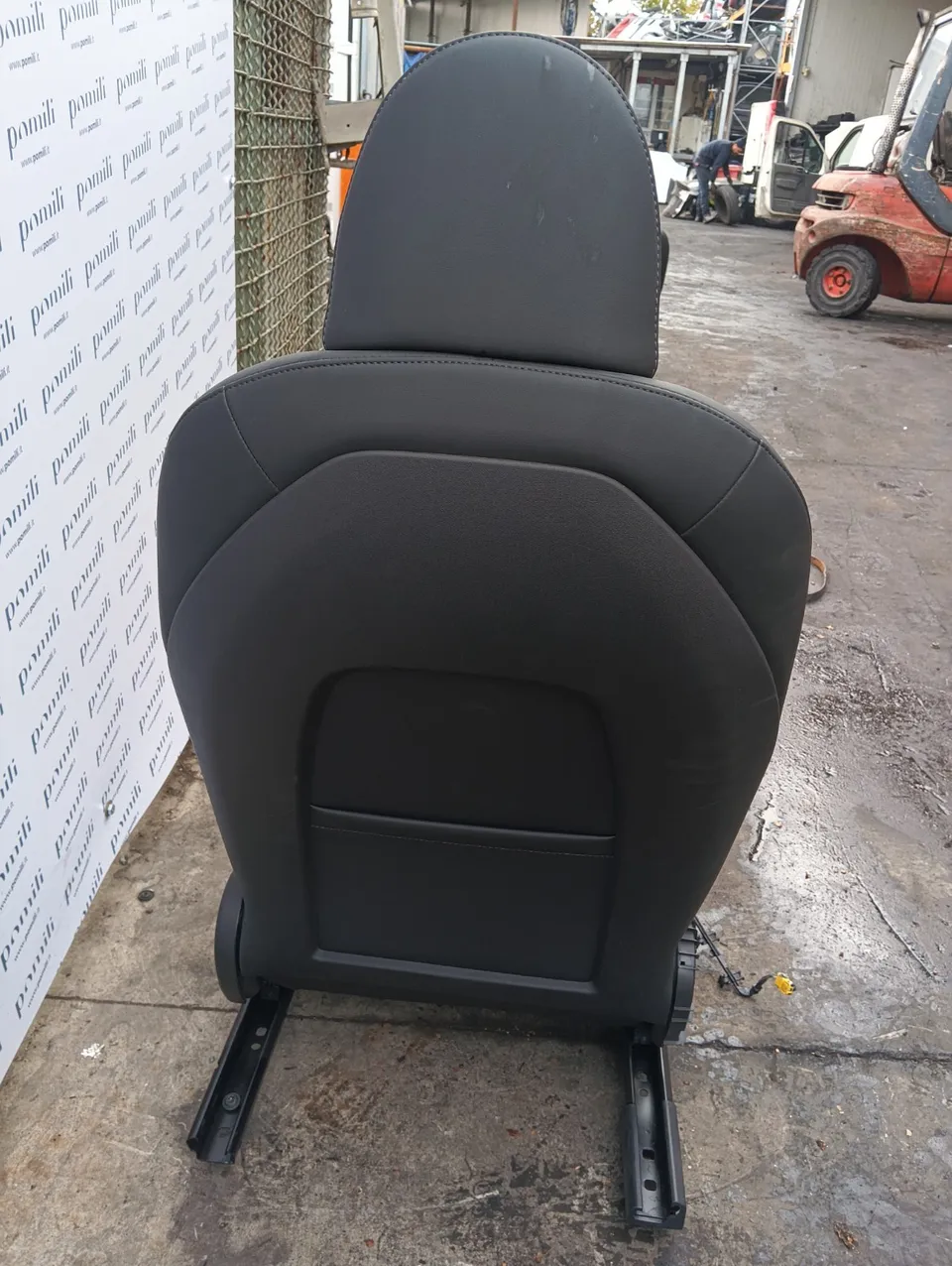 Pomili Rivestimenti interni e parti interne Set 4 sedili in pelle Tesla Model Y 164380691-B set completo usato