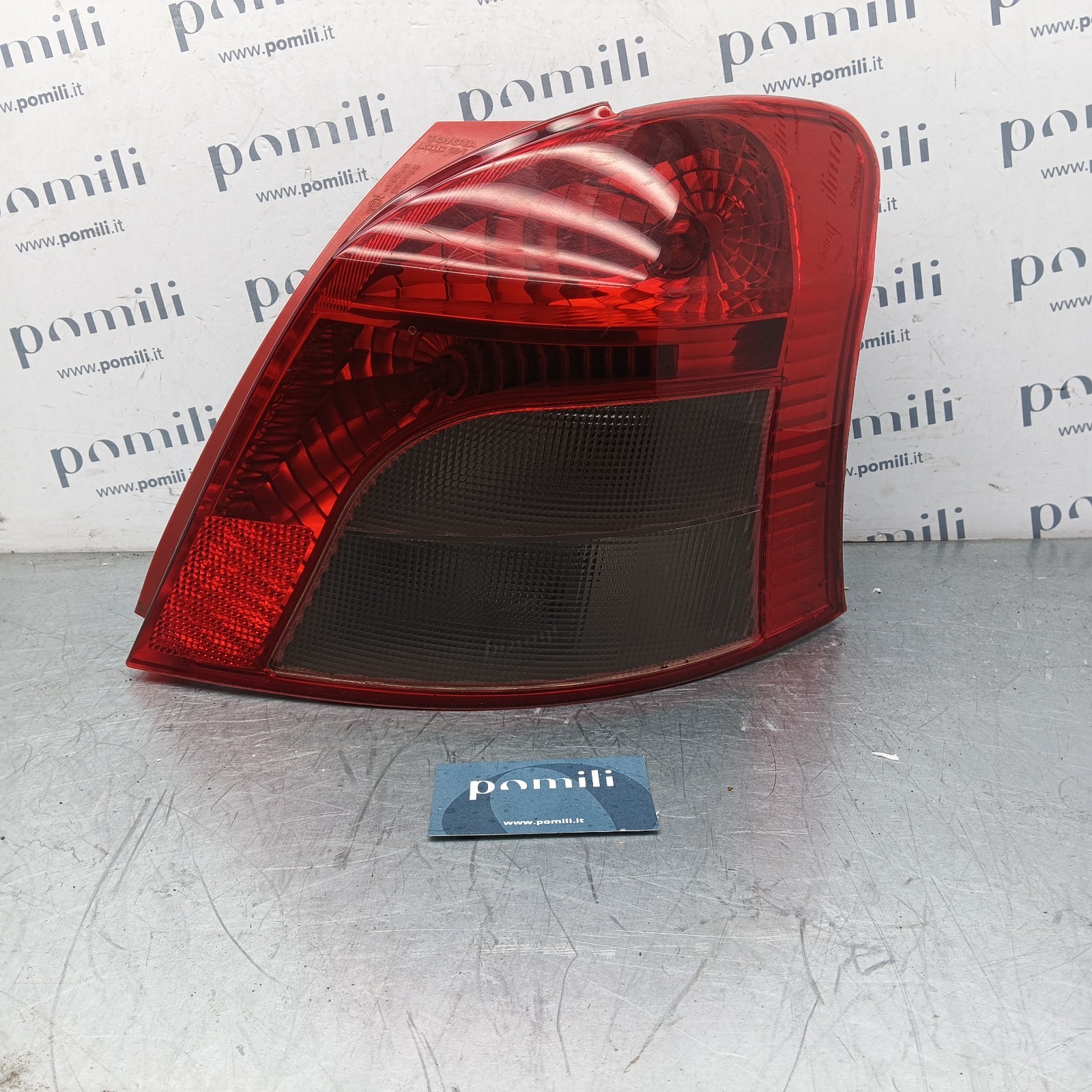 Pomili Fanaleria Toyota Yaris II fanale posteriore destro 81551-0D110 alogeno