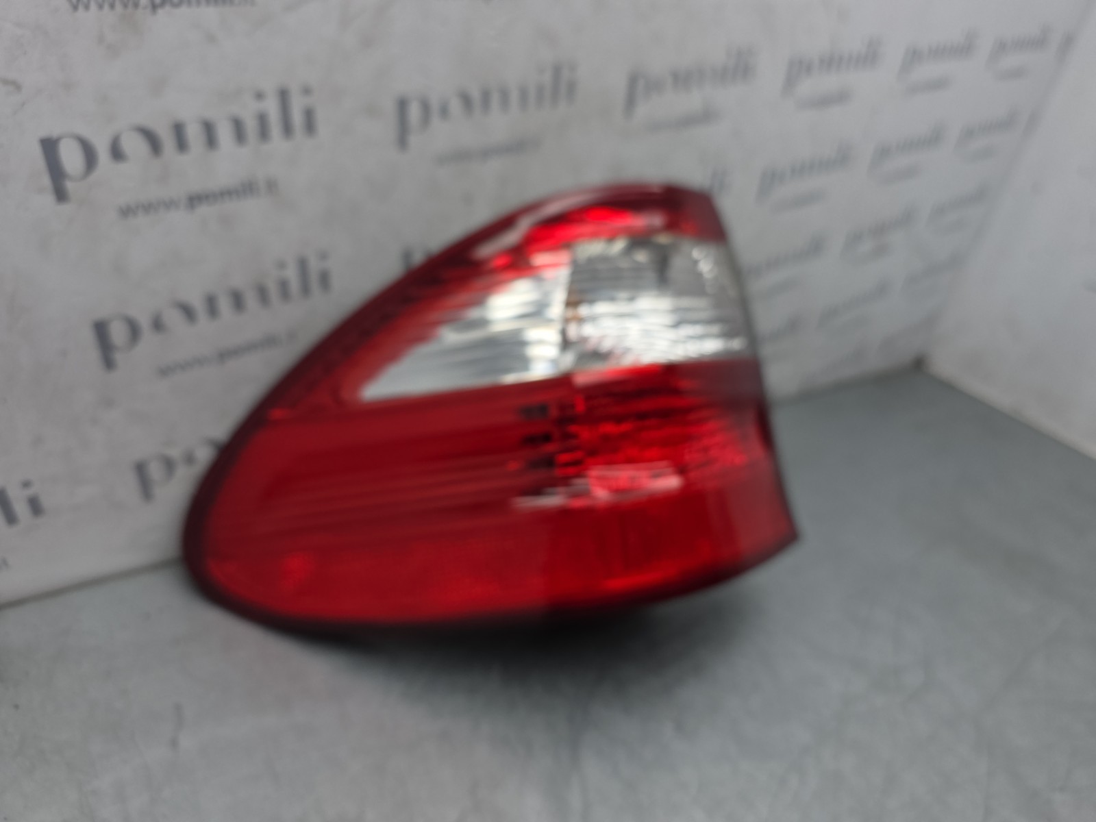Pomili Fanaleria Fanale posteriore sinistro Mercedes-Benz Classe E S211 fanale usato