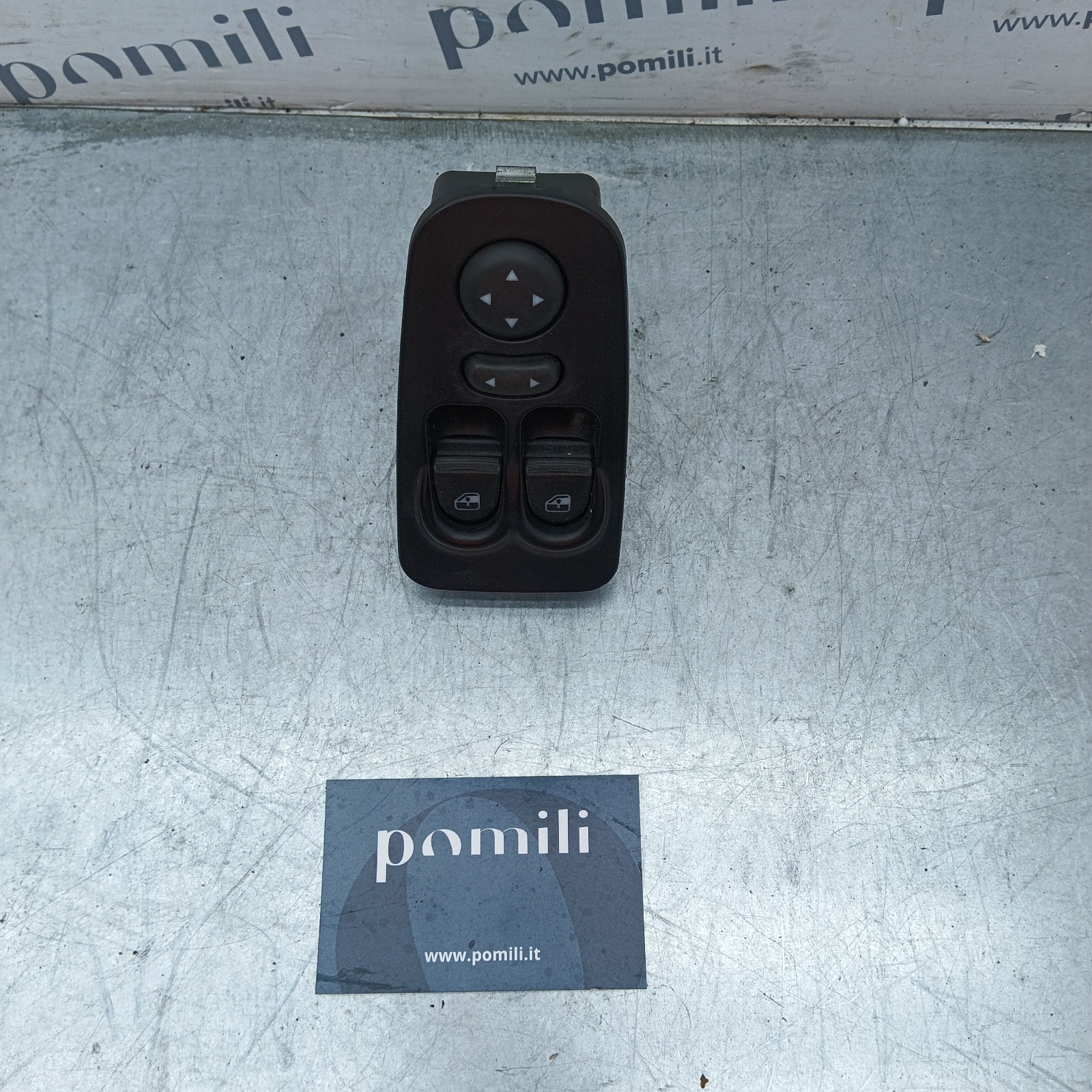 Pomili Rivestimenti interni e parti interne pulsantiera alzacristalli Lancia Y 735360605 usata