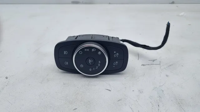 Pomili Rivestimenti interni e parti interne Ford Fiesta VII 10337182-01 interruttore luci