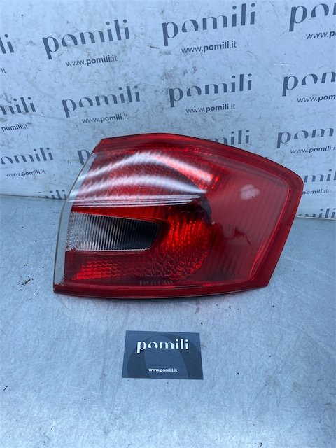 Pomili Fanaleria fanale posteriore Ford Kuga CBV destro esterno