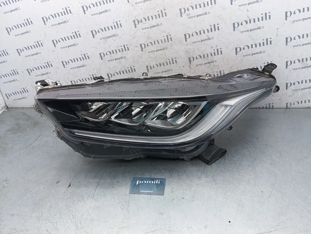 Pomili Fanaleria Faro anteriore sinistro LED Toyota Yaris 4 EUK0-8 usato