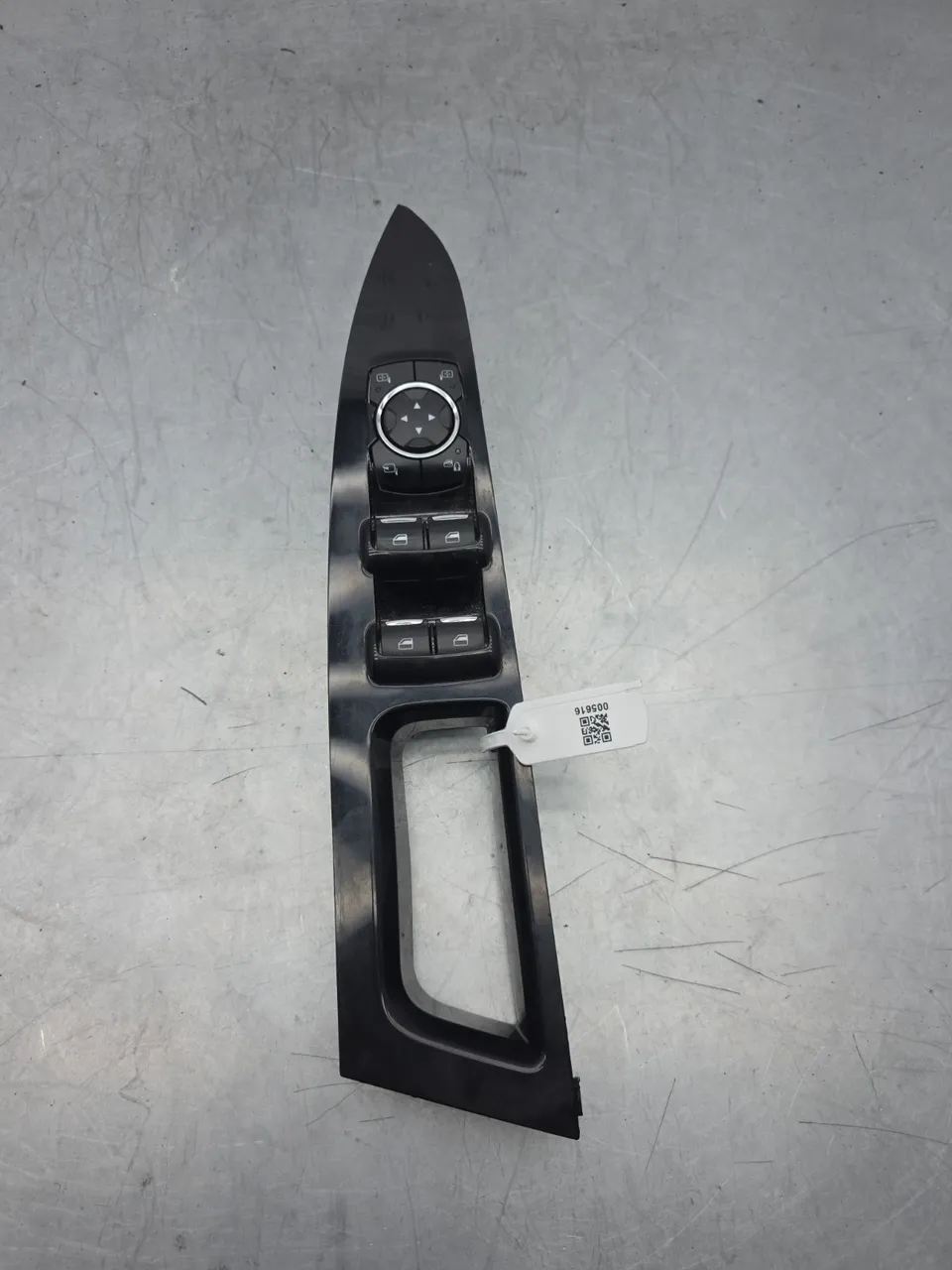 Pomili Rivestimenti interni e parti interne Pulsantiera alzavetri anteriore sinistra Ford Mondeo 2014-2022 DS73-14A564-HD3 usata