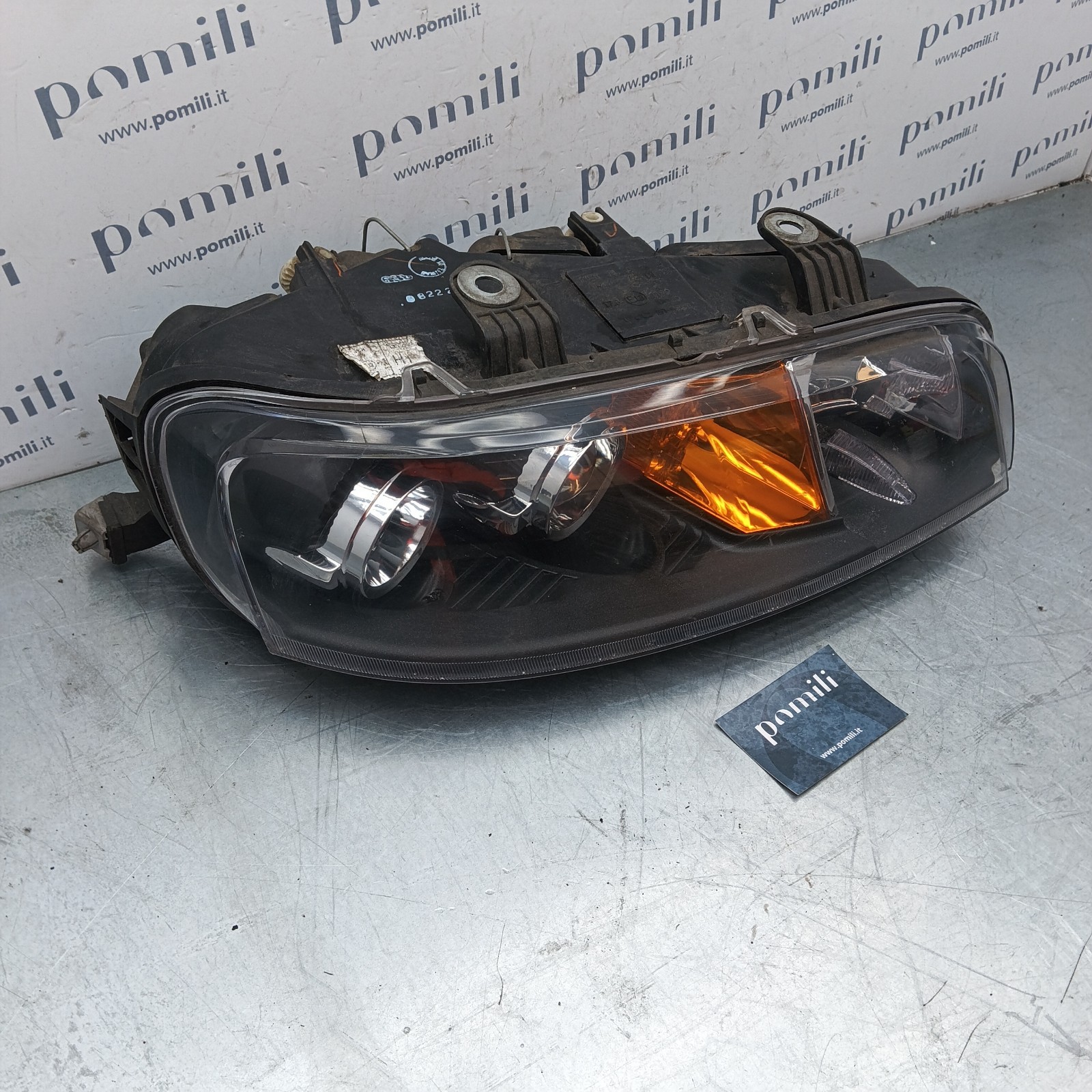 Pomili Fanaleria Fiat Punto 188 205957 faro anteriore destro usato