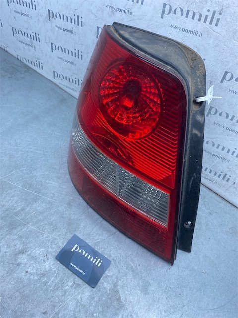 Pomili Fanaleria Kia Sorento 1a Serie fanale posteriore sinistro