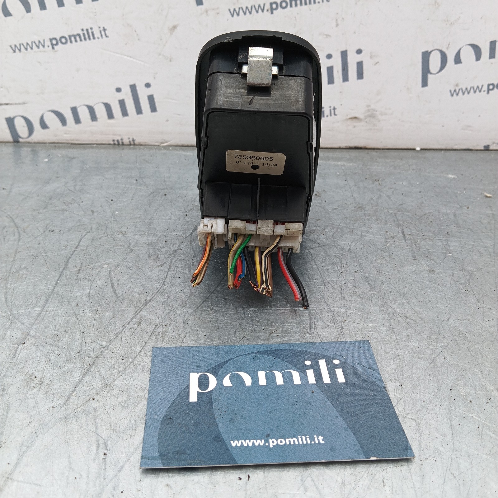 Pomili Rivestimenti interni e parti interne pulsantiera alzacristalli Lancia Y 735360605 usata